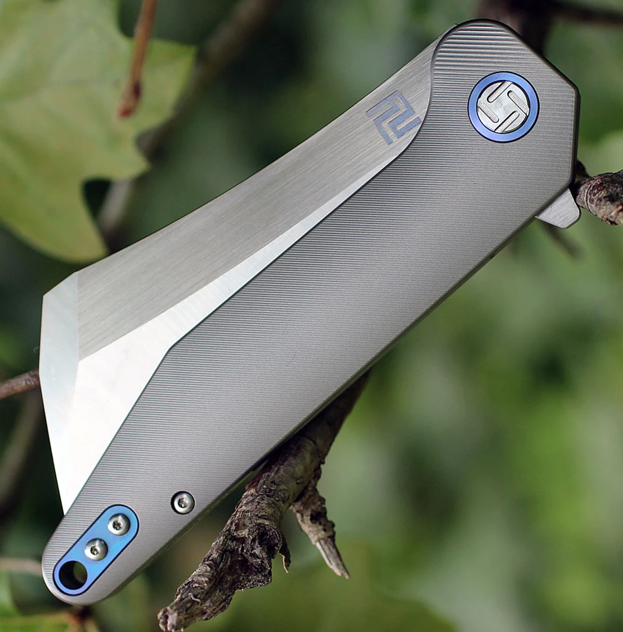 Artisan Cutlery Artisan Osprey ATZ1803GGYM, 3.74" M390 Plain Blade, Gray TC4 Titanium Handle 4 Artisan Cutlery Artisan Osprey ATZ1803GGYM, 3.74" M390 Plain Blade, Gray TC4 Titanium Handle - Image 4