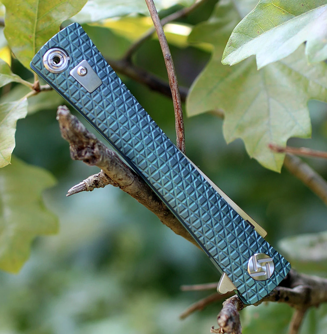 Artisan Cutlery Artisan ATZ1805GGNS S Waistline, 4" S35VN Plain Blade, Green Titanium Handle 4 Artisan Cutlery Artisan ATZ1805GGNS S Waistline, 4" S35VN Plain Blade, Green Titanium Handle - Image 4